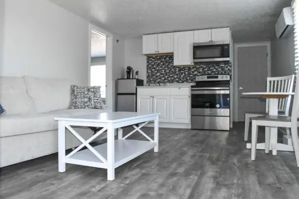 The Grand Beach Inn 8